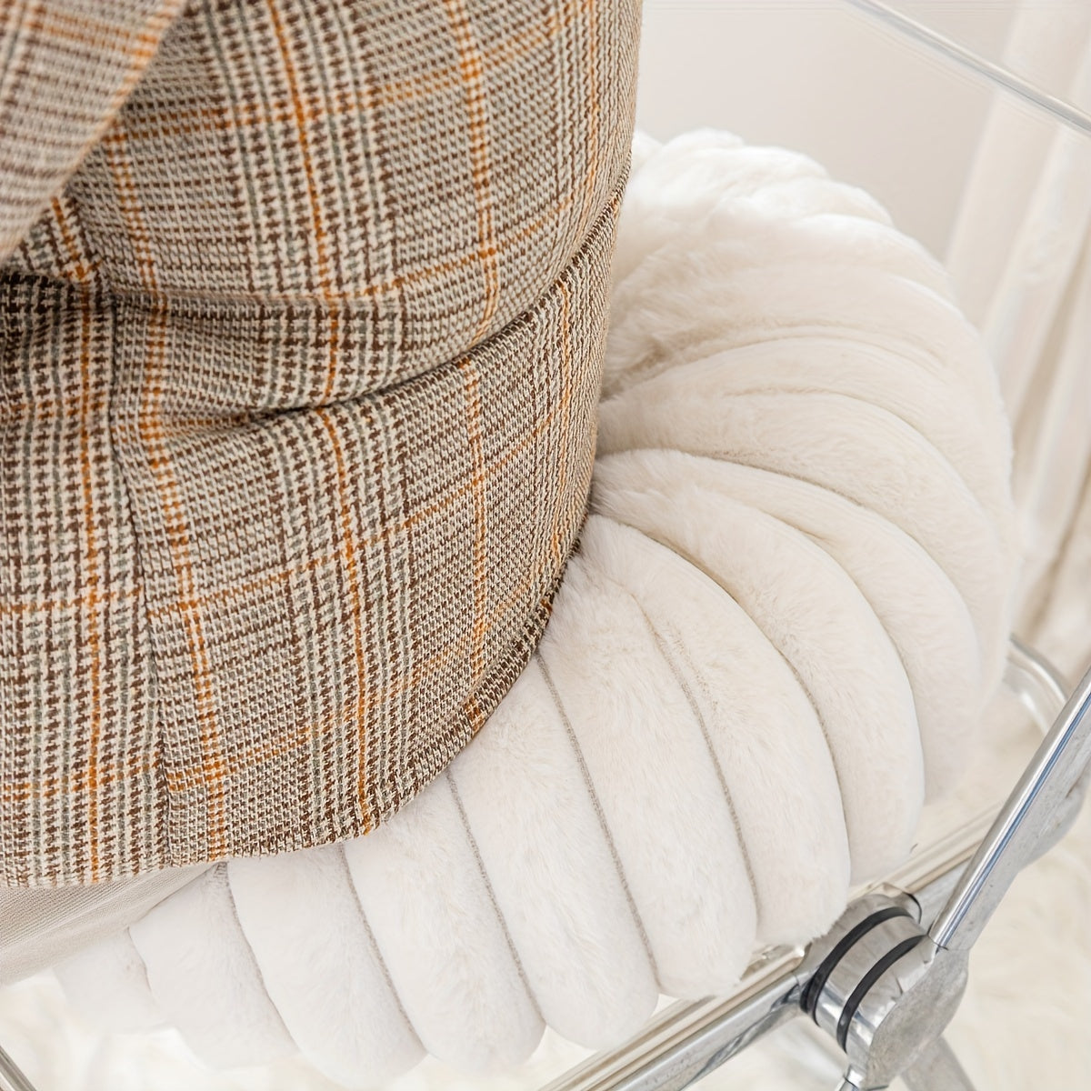 Set of 2 Round Plush Pillows